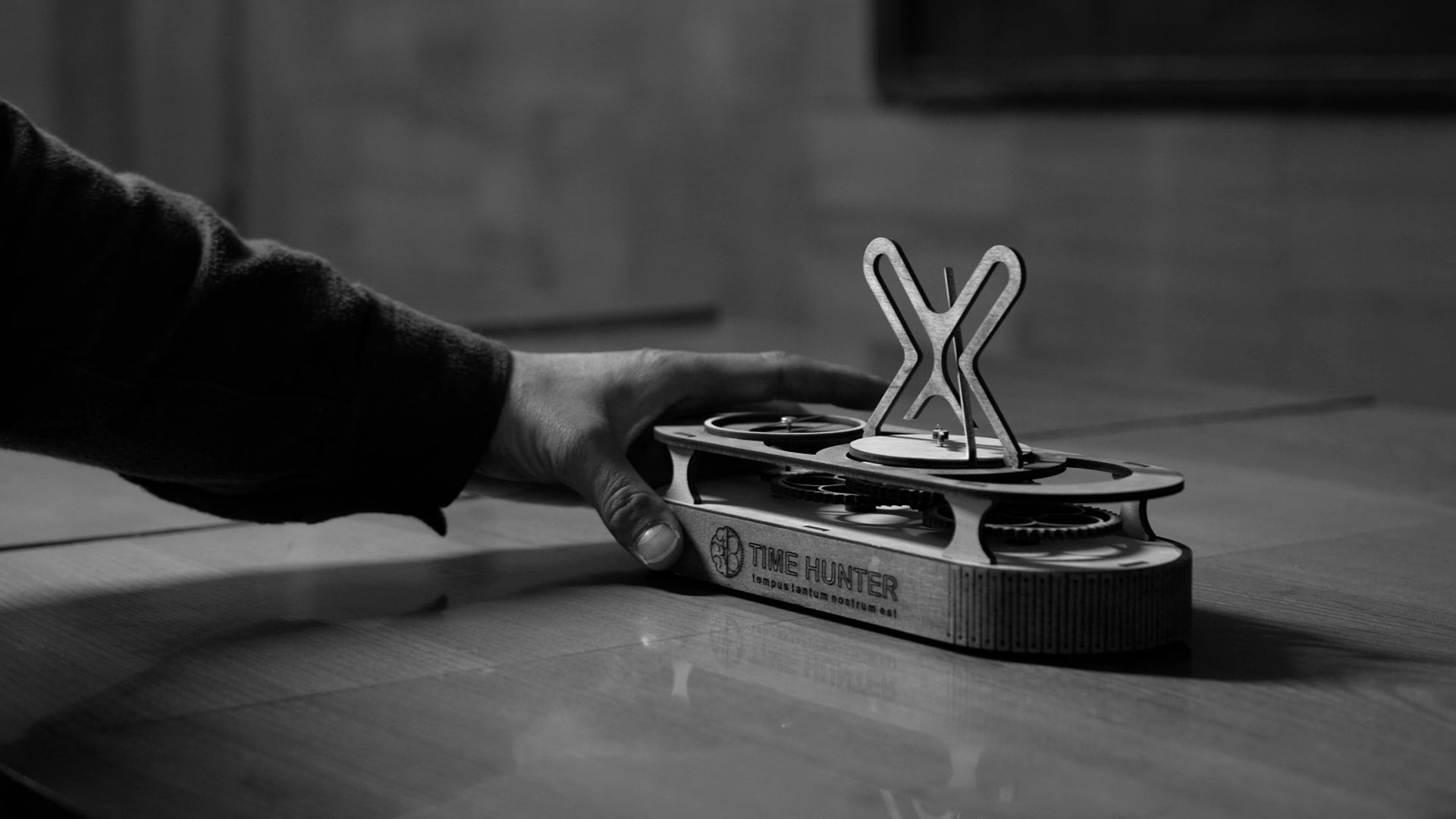 3D Puzzle Mechanical Wooden Clock PuzzleFlow Hyperbola 54-piece Mechanical Wooden Table Clock